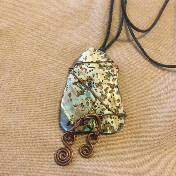 Copper over shell necklace - Picture 2 of 3